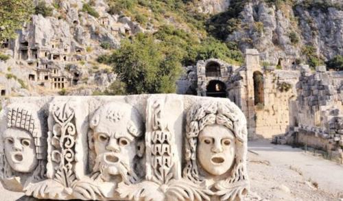 Huyền bí những khuôn mặt tạc trên đá được khai quật ở Stratonikeia, Thổ Nhĩ Kỳ.