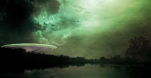 Xuất hiện 02 video quay được cảnh UFO bay rất nhanh trong đêm ở Hawaii.