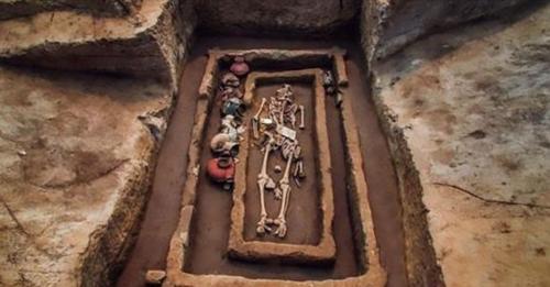 Phát hiện bộ xương cao bất thường trong ngôi mộ 5000 tuổi