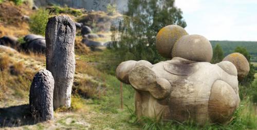 Những tảng đá biết di chuyển, phình khối cầu lớn như nấm mọc sau mưa.