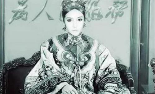 Thời trẻ, Từ Hi thái hậu là 