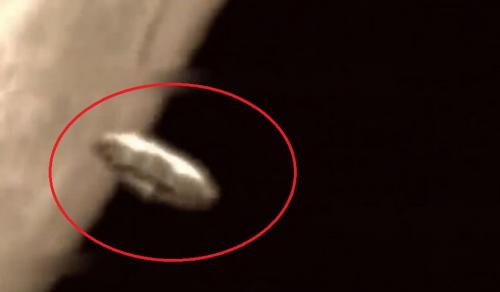 Một nhà nghiên cứu công bố đoạn video cho thấy UFO khổng lồ đang bay gần Mặt trăng.