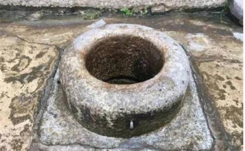 Vào thời cổ đại, sau khi đào giếng, tại sao lại ném một con rùa vào đó?