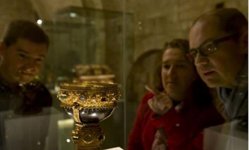 Huyền bí Chén Thánh được đồn mang sức mạnh cho người sở hữu