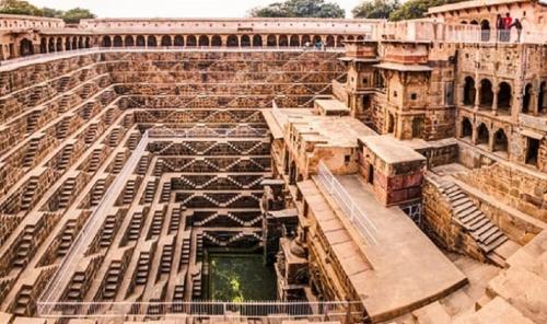 Giếng bậc thang 1000 tuổi với những điều bí ẩn – Kỳ quan đẹp nhất của Ấn Độ