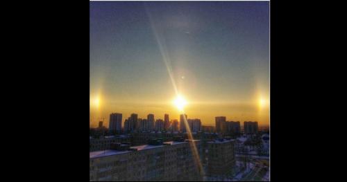 Ngỡ ngàng: 3 mặt trời mọc cùng lúc trên bầu trời nước Nga!