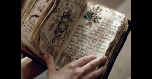 5 cuốn sách huyền bí về phép thuật và lời nguyền khiến cả thế giới sợ hãi