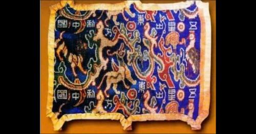 8 ký tự lạ trên tấm vải cổ ngàn năm – lời tiên tri hay ẩn dụ lịch sử