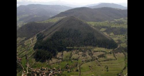 Phát hiện thung lũng chứa kim tự tháp khổng lồ ở châu Âu khiến giới khoa học bối rối