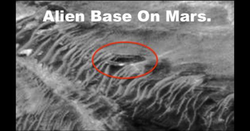 Căn cứ bí mật khổng lồ người ngoài hành tinh trên vách núi sao Hỏa