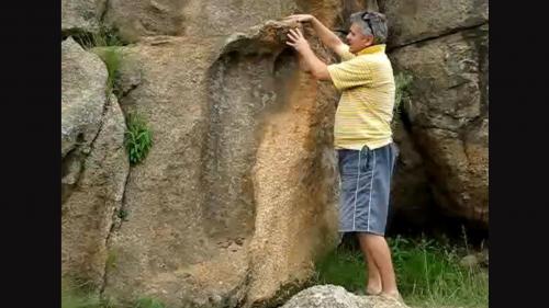 Bí ẩn những dấu chân khổng lồ thách đố các nhà khoa học.