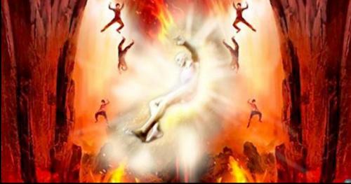 Chuyến du hành đầy ám ảnh dưới âm gian của một người không tin Thần Phật và báo ứng